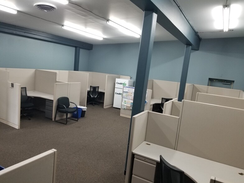 More Photos Of 4616 SE 82nd Ave, Portland Auto Dealership For Sale