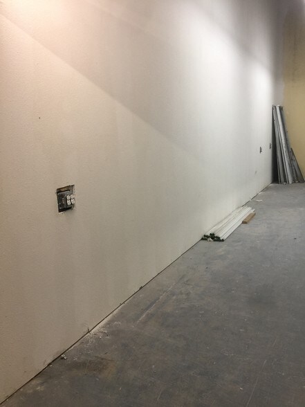 More Photos Of 8418 Broadway St, San Antonio Service For Lease