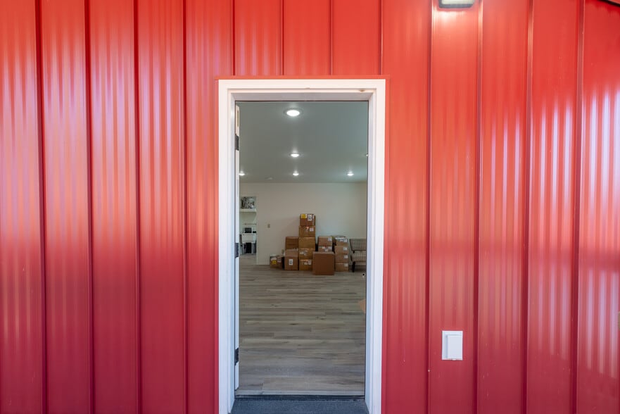 More Photos Of 7196/7198/7204 North Tongass Hwy, Ketchikan General Retail For Sale