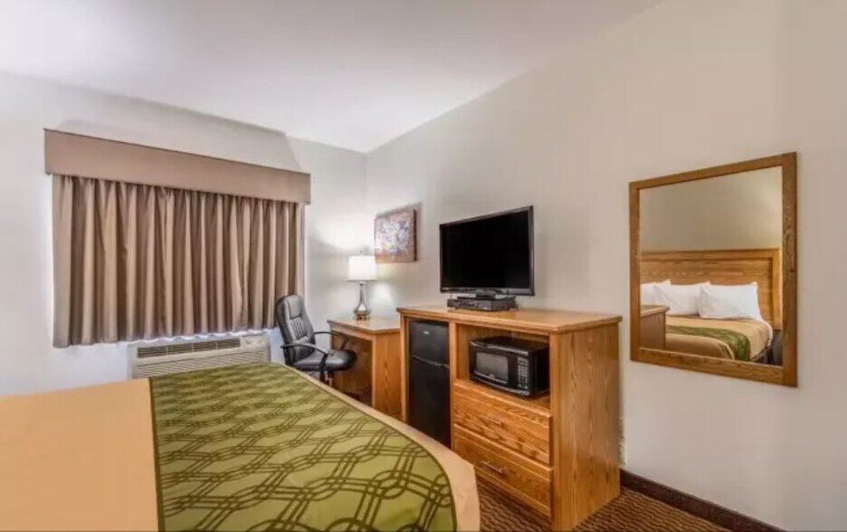 More Photos Of 781 Burning Mountain Ave, New Castle Hotel For Sale