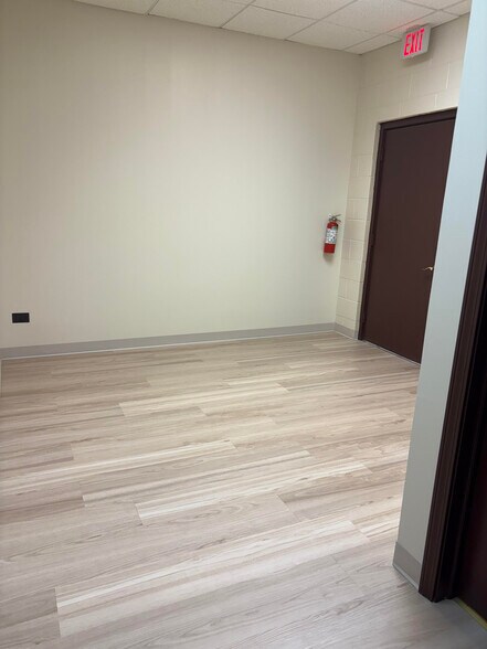More Photos Of 15028 Cicero Ave, Oak Forest Office For Lease