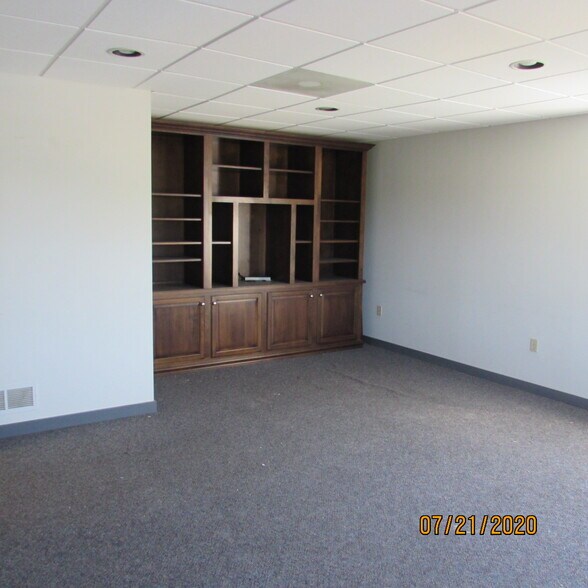 More Photos Of 457 Diller Ave, New Holland Warehouse For Lease