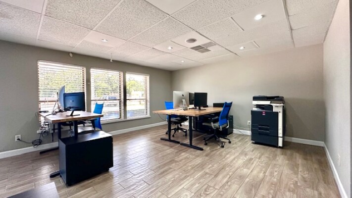 More Photos Of 4751 Conway Rd, Orlando Office For Lease