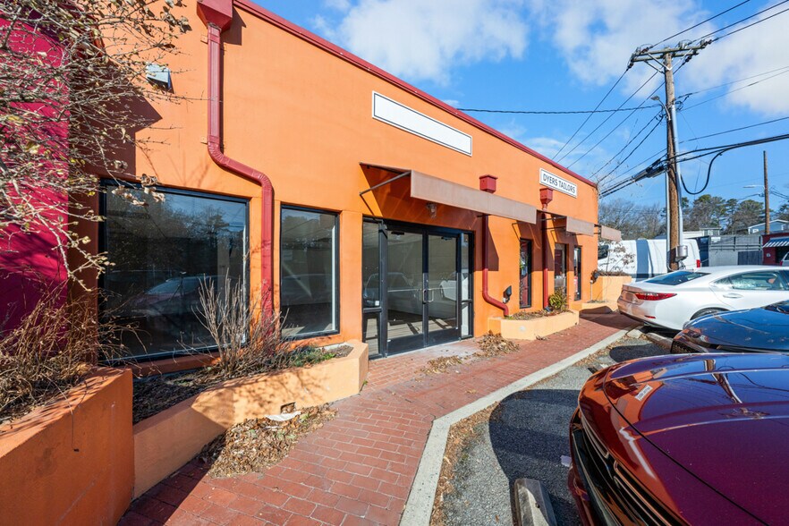 Primary Photo Of 2514 University Dr, Durham Restaurant For Lease