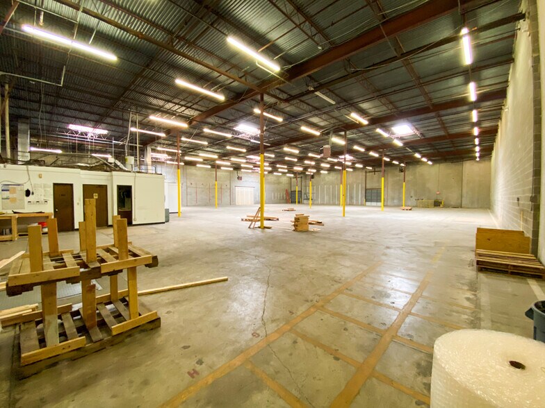 More Photos Of 455-465 W 38th St, Houston Warehouse For Lease