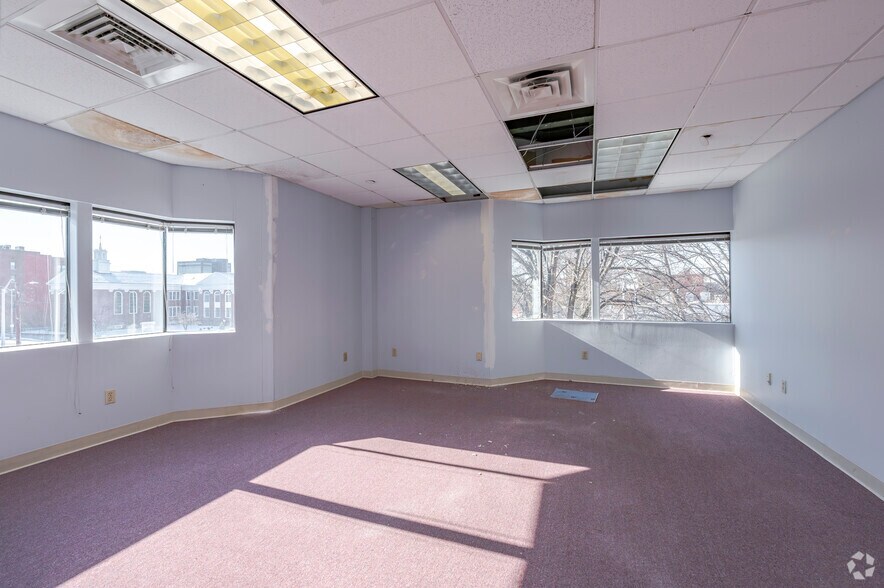 More Photos Of 330 Main St, Hartford Office For Sale