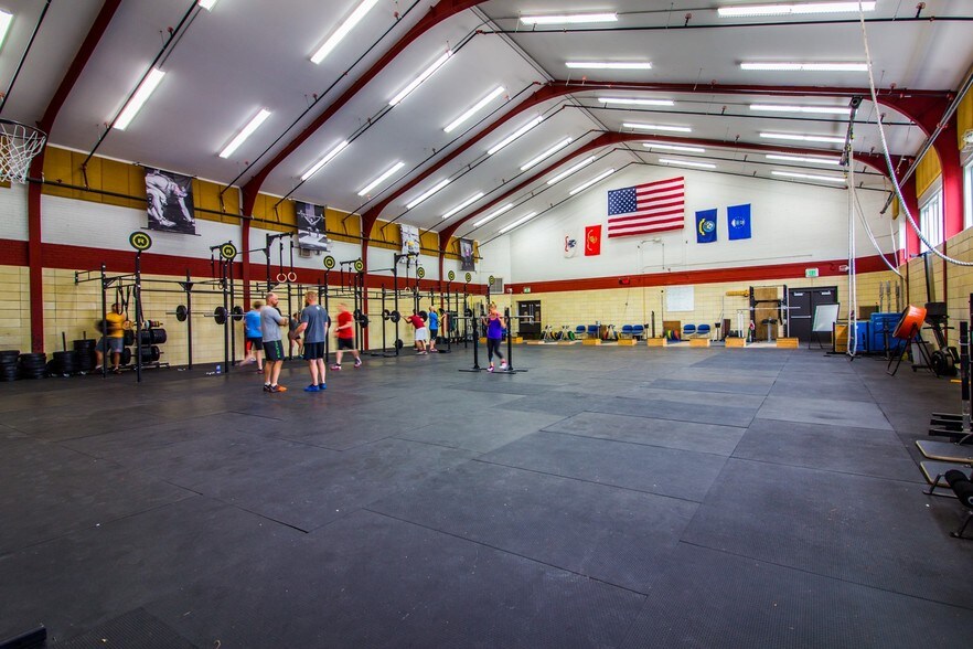 More Photos Of 2727 N Cascade Ave, Colorado Springs General Retail For Lease