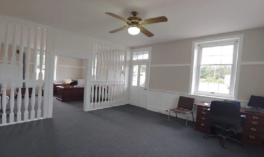 Primary Photo Of 249 Railroad Ave, Bird In Hand Self Storage For Lease