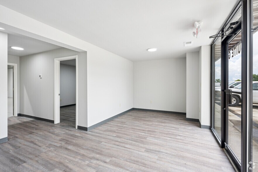 More Photos Of 105 Enterprise Dr, Cumming Unknown For Lease