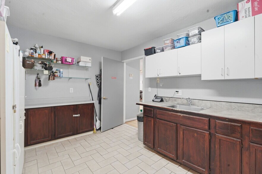 More Photos Of 1030 Camphor Ln, Deland General Retail For Sale