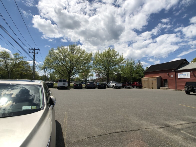 More Photos Of 24 Larkfield Rd, East Northport Office For Lease