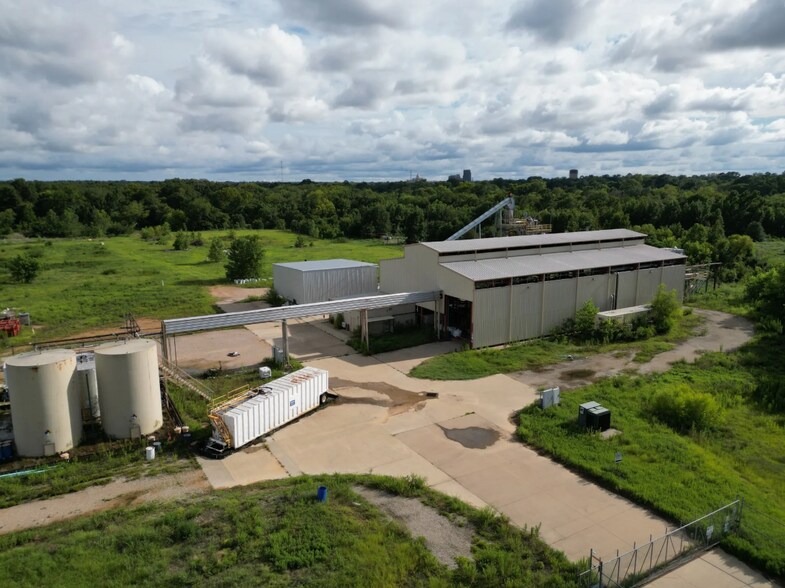 More Photos Of 1775 E Duncan St, Tyler Industrial For Sale