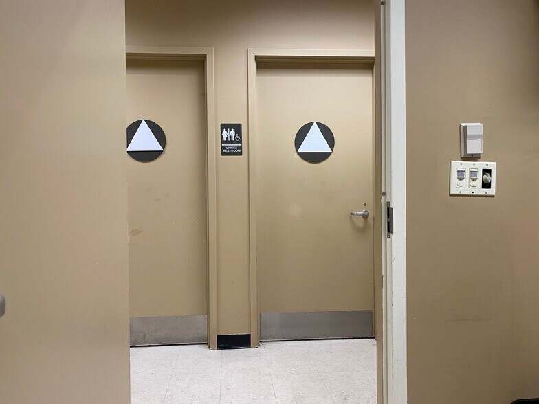 More Photos Of 2136 Railroad Ave, Pittsburg Bank For Lease