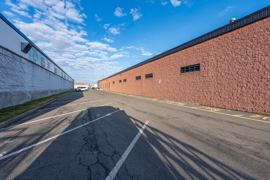 More Photos Of 380 North St, Teterboro Flex For Lease