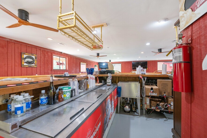 More Photos Of 7386 Mt Carmel Rd, Decaturville Convenience Store For Sale
