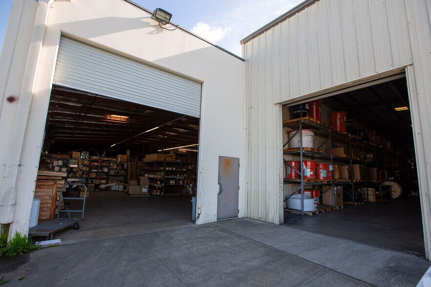 More Photos Of 15881 Chemical Ln, Huntington Beach Warehouse For Sale