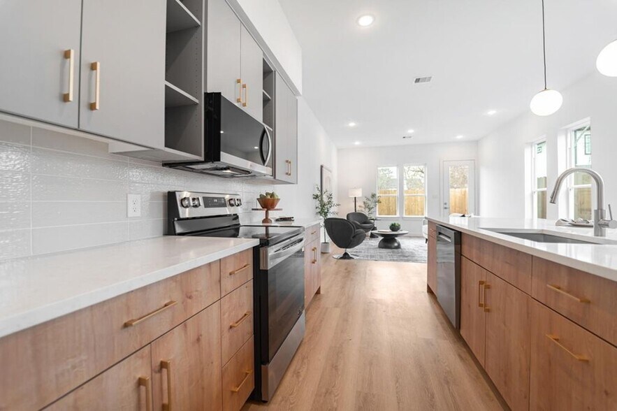 More Photos Of 7118 Eastwood st, Houston Multifamily For Sale