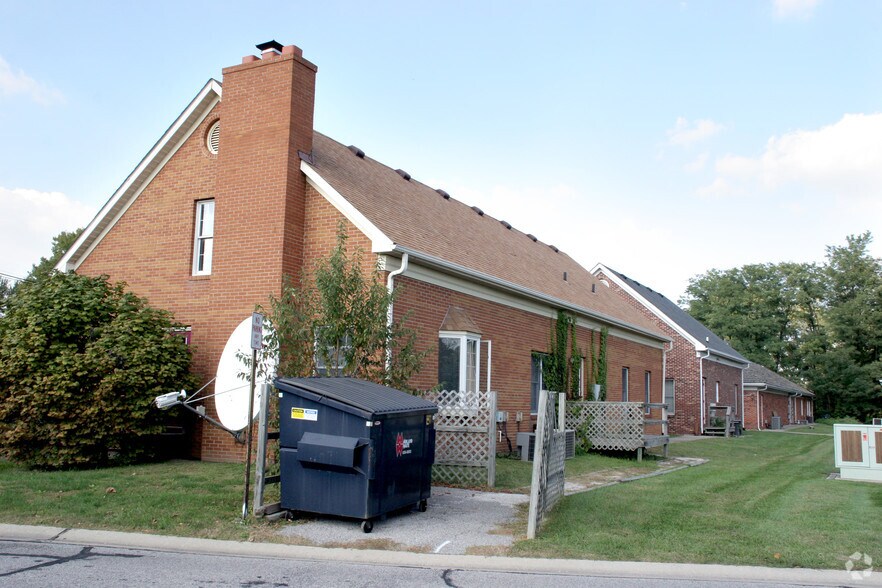 More Photos Of 2010 Vandalia St, Collinsville Office For Sale