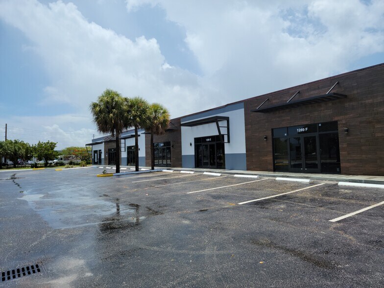 More Photos Of 1299 S Dixie Hwy, Deerfield Beach Showroom For Lease