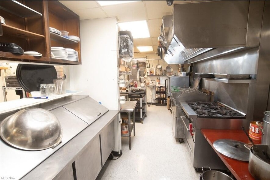 More Photos Of 2716 Mahoning Ave, Youngstown Restaurant For Sale