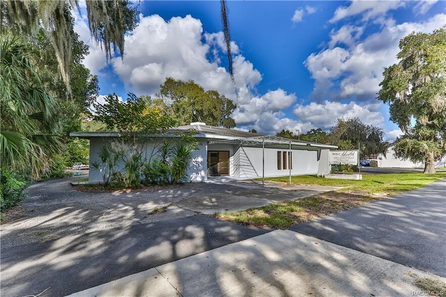 More Photos Of 202 W Highland Blvd, Inverness Medical For Lease