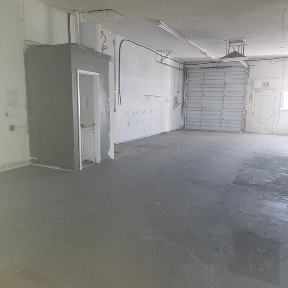 More Photos Of 1950 Commander Dr, Lake Havasu City General Retail For Lease