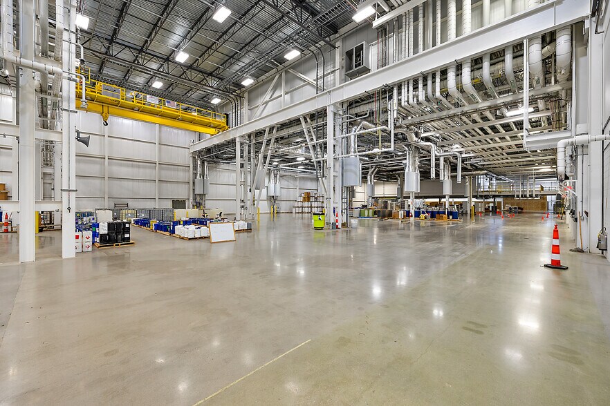 More Photos Of 1870 Building, Midland Distribution For Lease