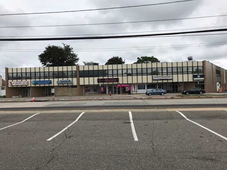 More Photos Of 535 S Broadway, Hicksville Office For Lease