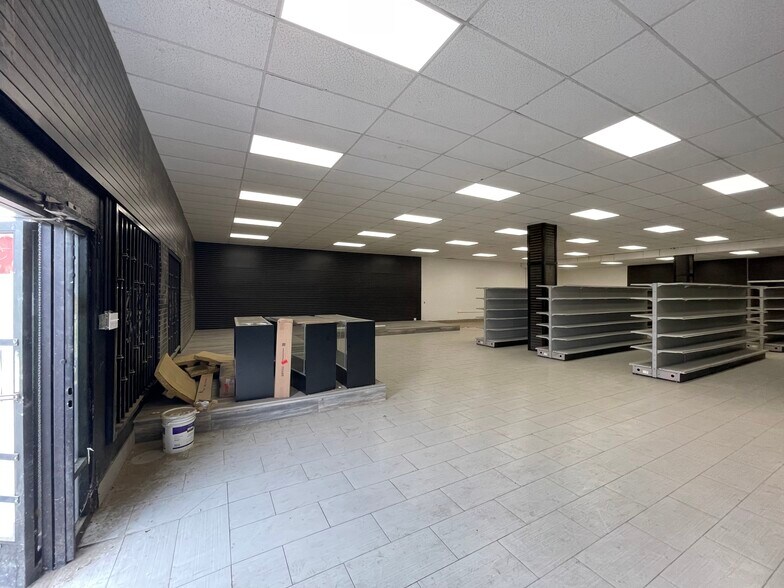 More Photos Of 913 N Chester Ave, Bakersfield Storefront For Lease