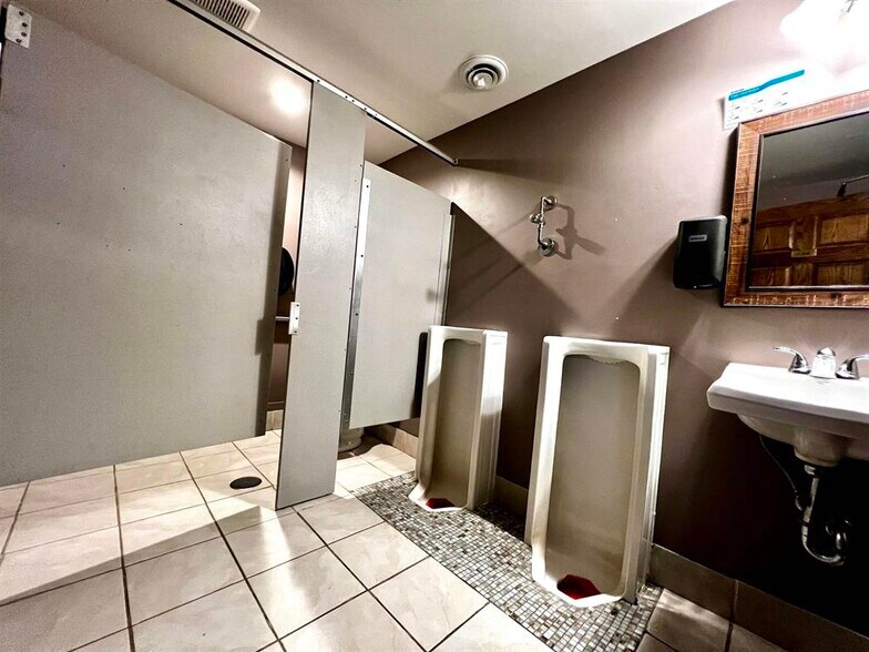 More Photos Of 307 Main St, Hollandale Restaurant For Sale