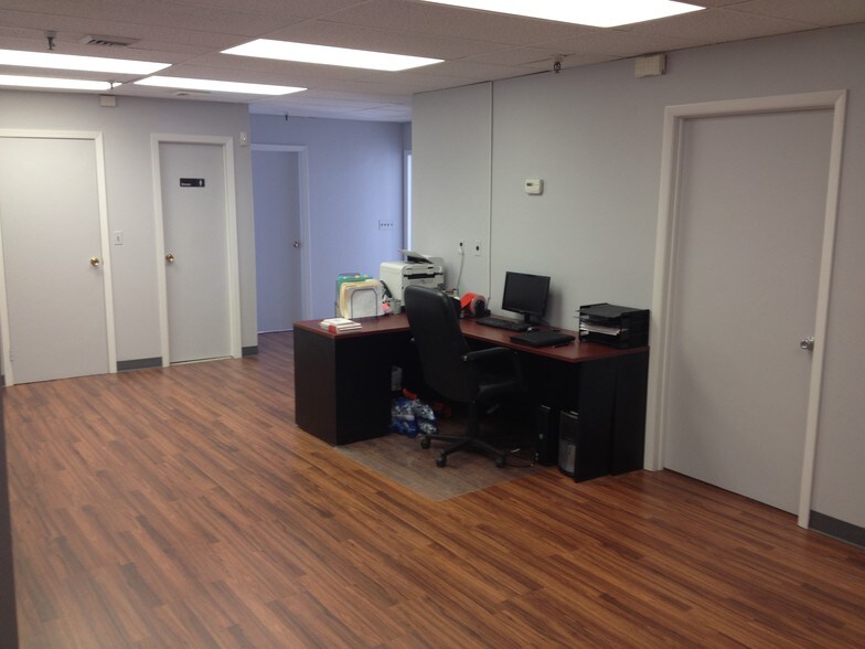 More Photos Of 431 N Midland Ave, Saddle Brook Flex For Lease