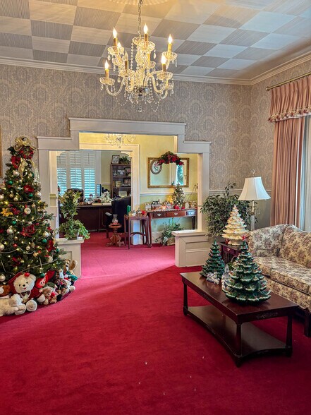 More Photos Of 945 E Broadway St, Fort Meade Specialty For Sale