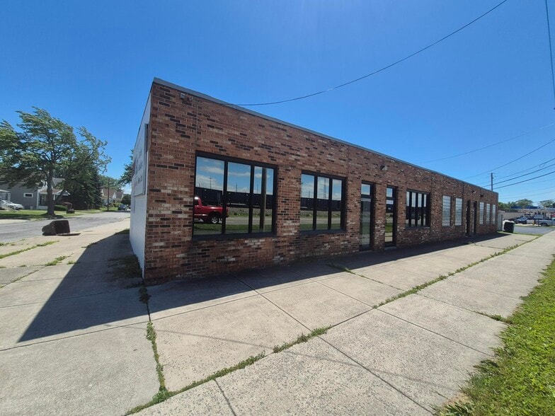 More Photos Of 2363 Broadway St, Buffalo Warehouse For Sale