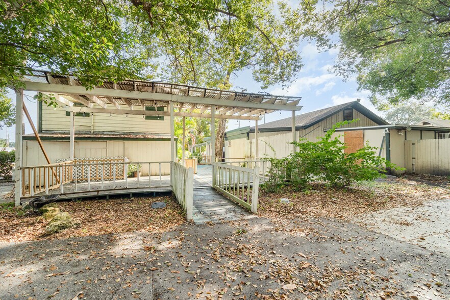 More Photos Of 2516 S Sanford Ave, Sanford Convenience Store For Sale