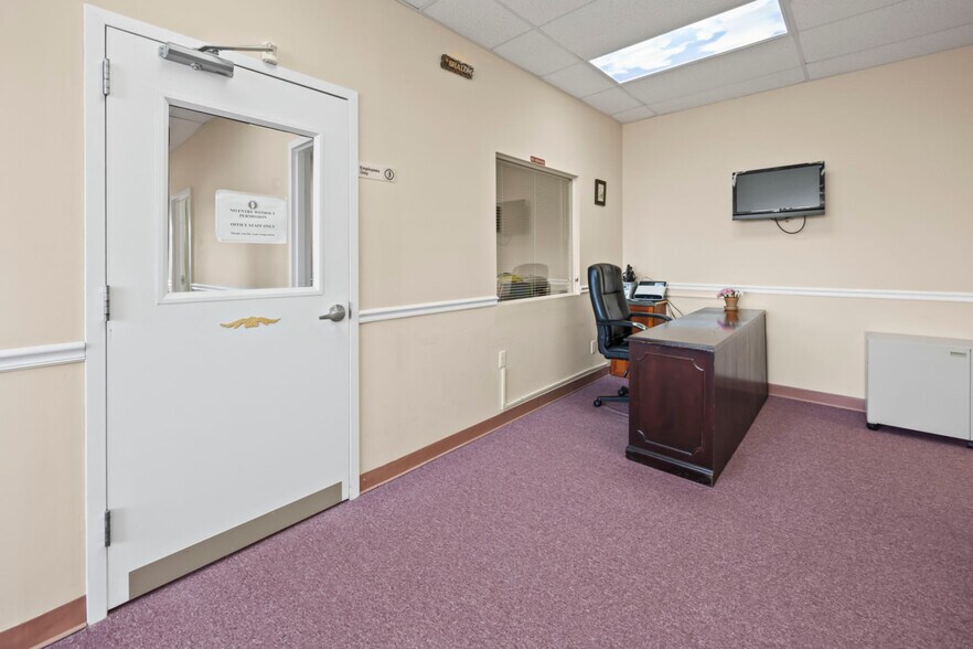 More Photos Of 1374 Whitehorse Hamilton Square Rd, Hamilton Office For Sale