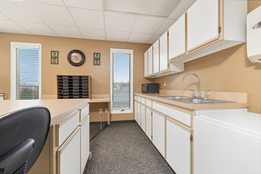 More Photos Of 4718 National Rd E, Richmond Office For Lease