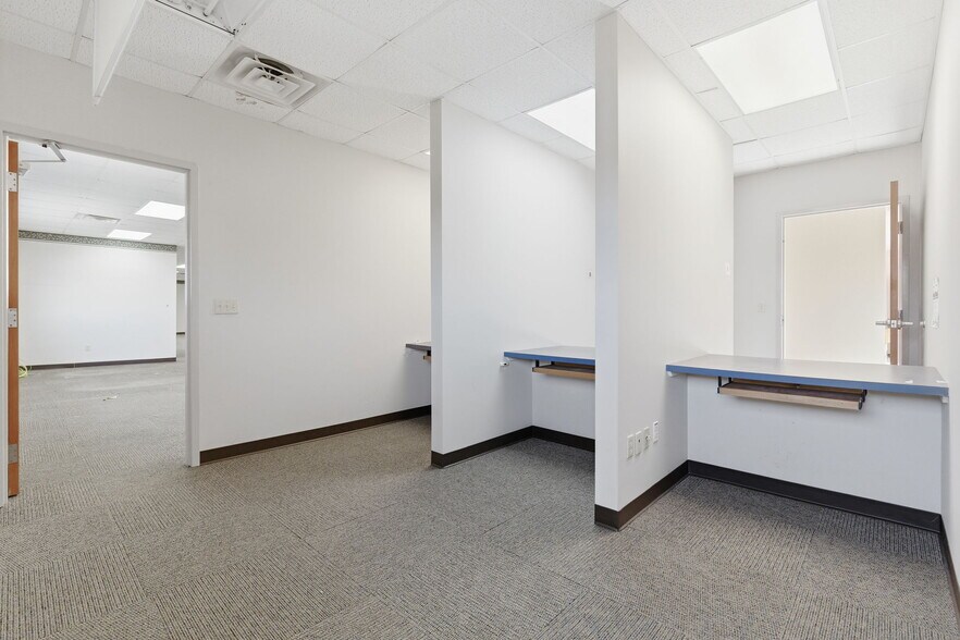 More Photos Of 1612 N Osteopathy, Kirksville Office For Sale