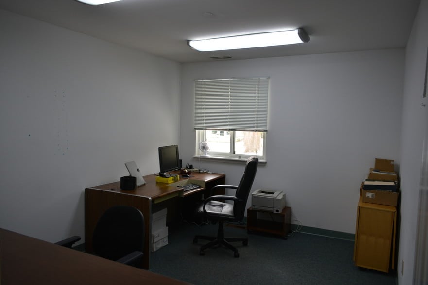 More Photos Of 5201-5215 W Woodmill Dr, Wilmington Medical For Sale