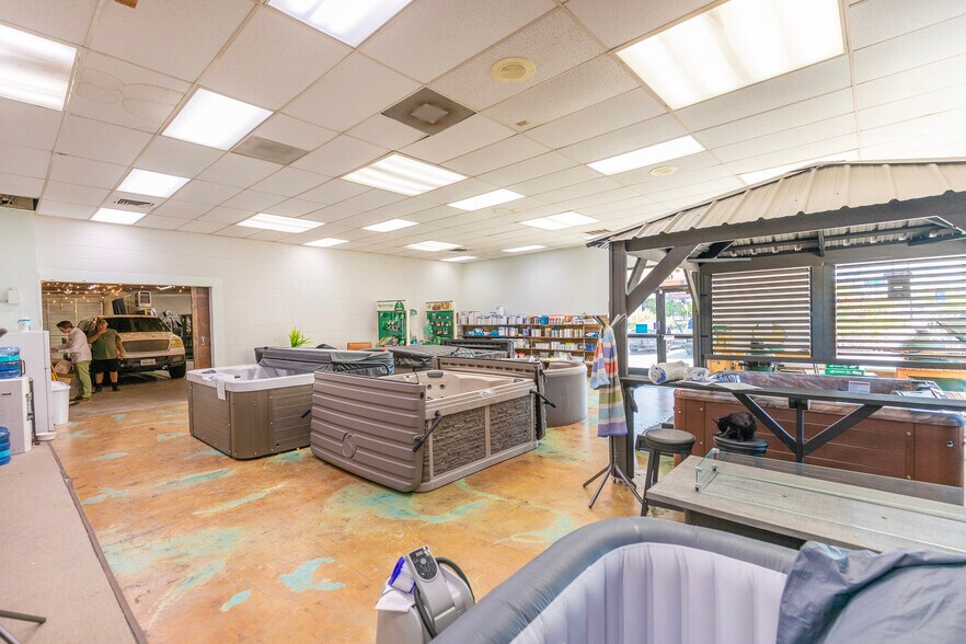 More Photos Of 6531 Folsom Blvd, Sacramento Storefront For Lease