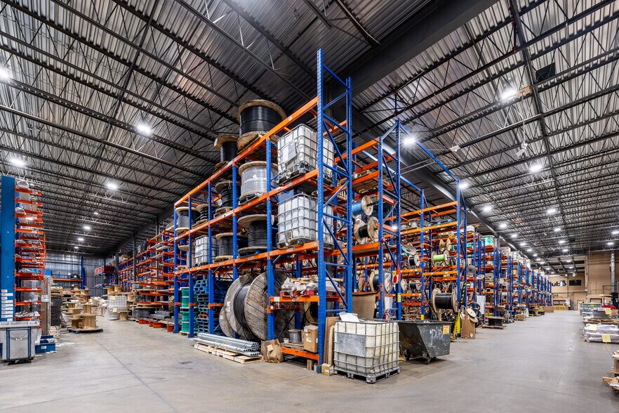More Photos Of 5780 Rue Ontario E, Montréal Warehouse For Sale