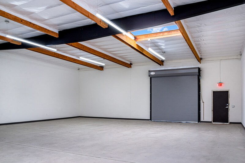More Photos Of 7041-7057 1/2 Vineland Ave, North Hollywood Warehouse For Lease
