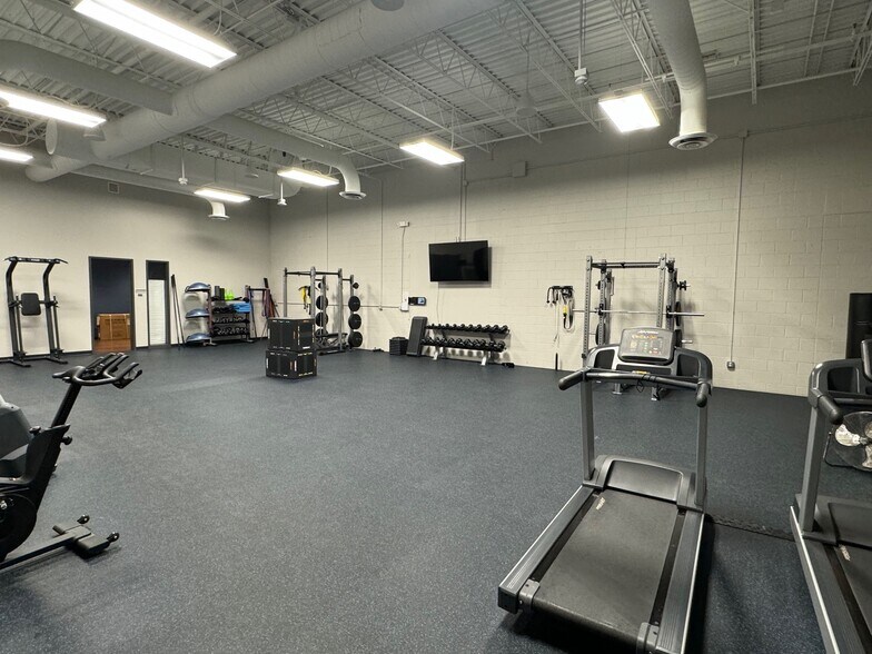 More Photos Of 7900 Chicago Ave, Bloomington Distribution For Sale