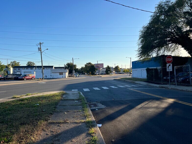 More Photos Of 1609 Northeast Blvd, Wilmington Restaurant For Lease