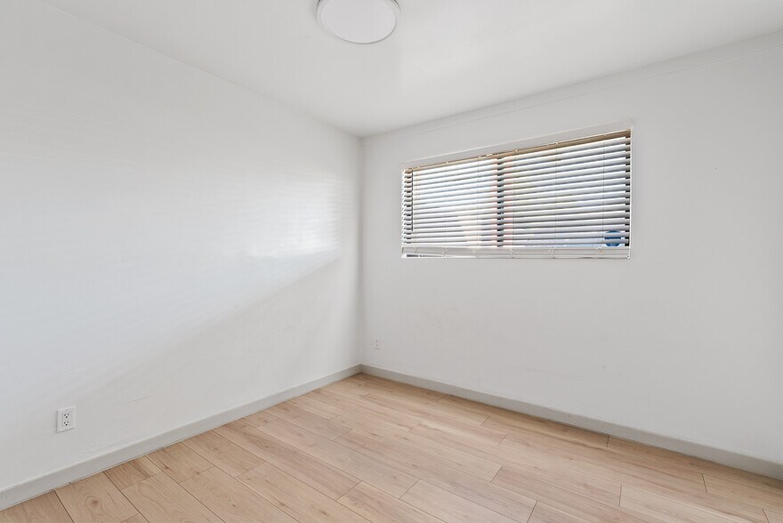 More Photos Of 4034 E Moreland St, Phoenix Multifamily For Sale