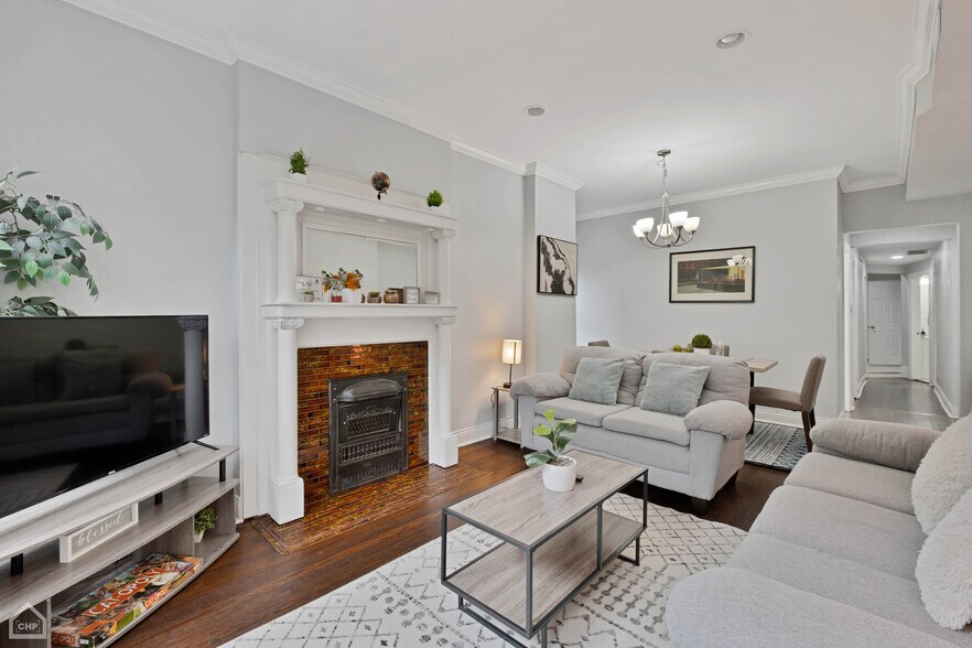 More Photos Of 3824 N Clark St, Chicago Storefront Retail Residential For Sale