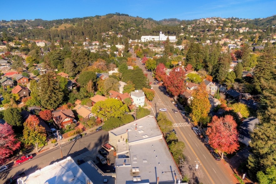 More Photos Of 3032 Claremont Ave, Berkeley Storefront For Lease
