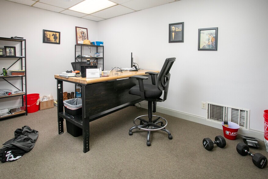 More Photos Of 127 SH 31, Longview Distribution For Lease