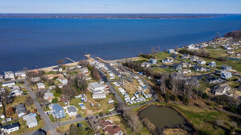 More Photos Of 6338 Riverview Dr, King George Marina For Lease