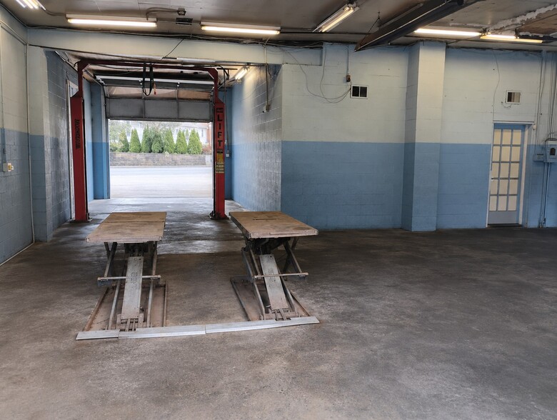 More Photos Of 2 E Hayestown Rd, Danbury Auto Repair For Sale