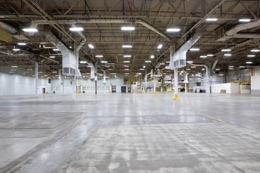 More Photos Of 11401 N Congress Ave, Kansas City Manufacturing For Lease